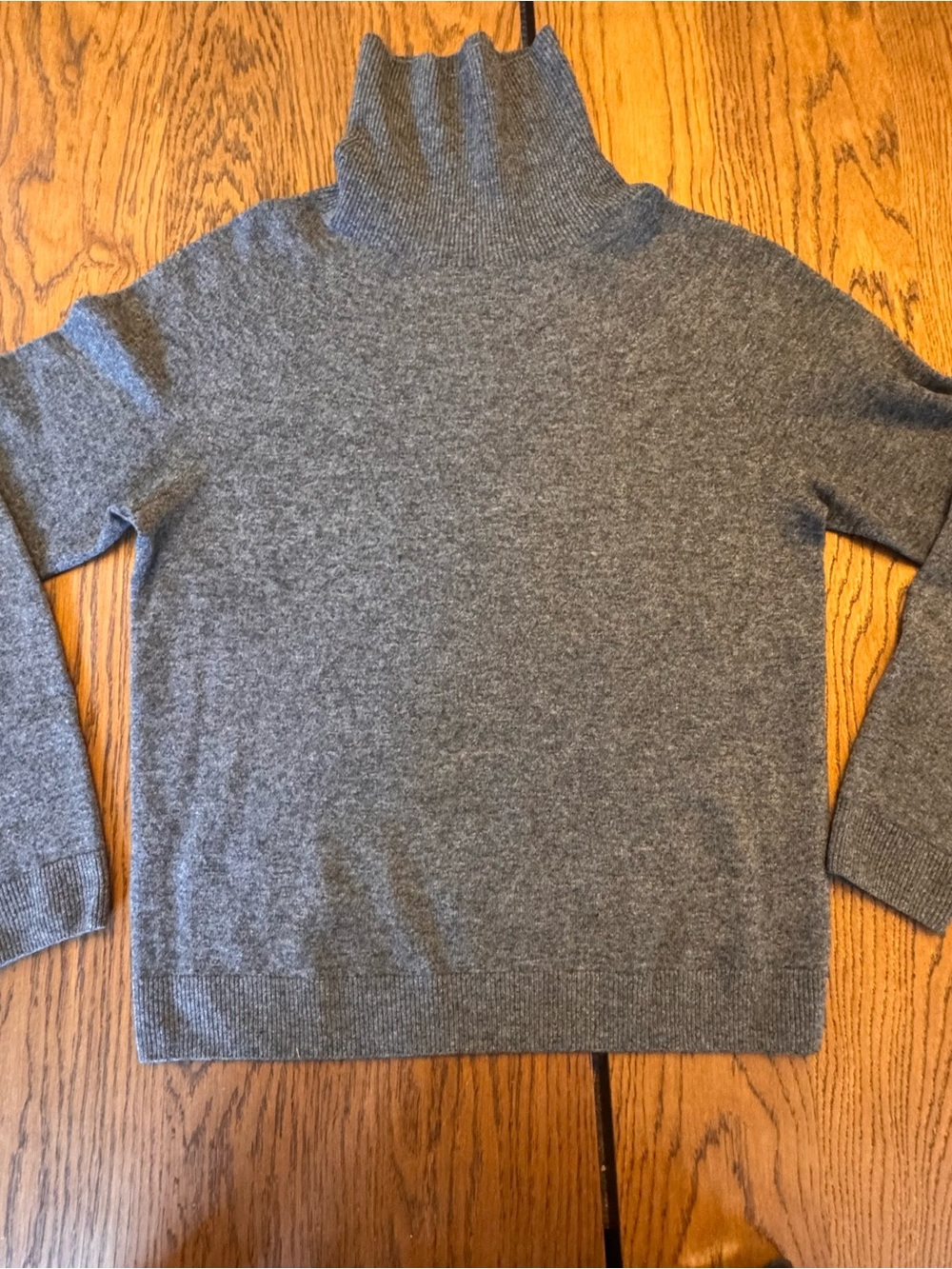 Uniqlo Light Grey Turtleneck 100% Cashmere WOMEN S sweater Top Small Preppy